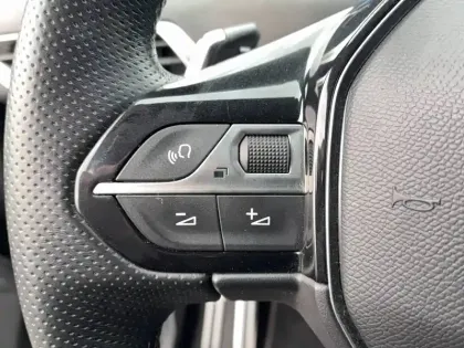 Photo 97 Peugeot 3008  Hybrid 225 e-EAT8