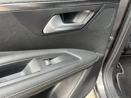 Photo 90 Peugeot 3008  Hybrid 225 e-EAT8