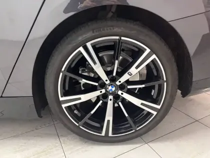 Photo 15 BMW Serie 5 Touring 530e PHEV 299 ch BVA8