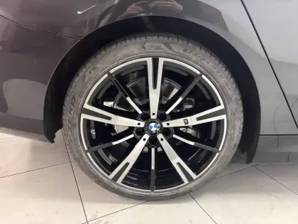 Photo 17 BMW Serie 5 Touring 530e PHEV 299 ch BVA8