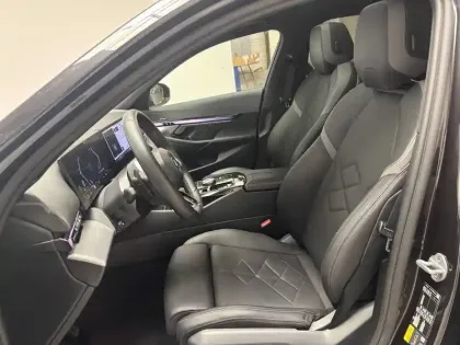 Photo 4 BMW Serie 5 Touring 530e PHEV 299 ch BVA8