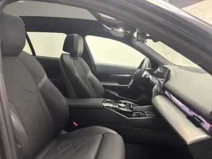 Photo 19 BMW Serie 5 Touring 530e PHEV 299 ch BVA8