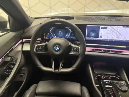 Photo 8 BMW Serie 5 Touring 530e PHEV 299 ch BVA8