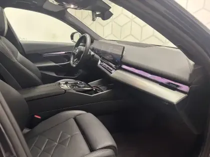 Photo 20 BMW Serie 5 Touring 530e PHEV 299 ch BVA8