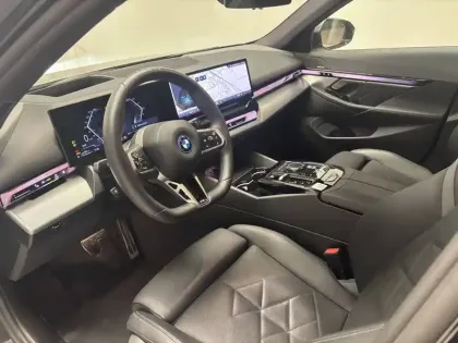 Photo 3 BMW Serie 5 Touring 530e PHEV 299 ch BVA8