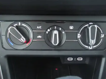 Photo 18 Volkswagen Taigo  1.0 TSI 116 DSG7