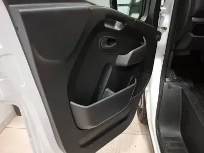 Photo 43 Renault Master  FGN TRAC F3300 L2H2 BLUE DCI 135