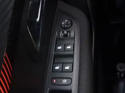 Photo 16 Peugeot 208  BlueHDi 100 S&S BVM6