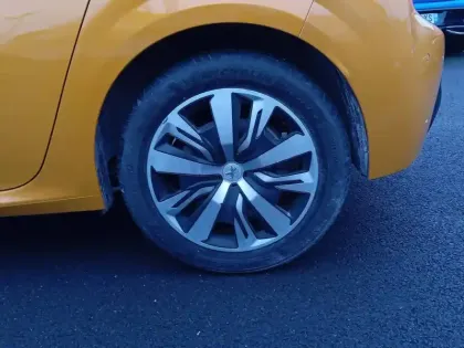 Photo 18 Peugeot 208  PureTech 100 S&S BVM6