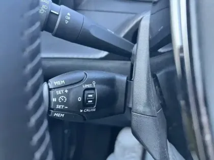 Photo 14 Peugeot 208  PureTech 75 S&S BVM5