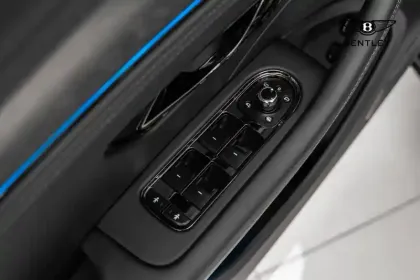 Photo 15 Bentley Flying spur  Hybrid V8 4.0 680 ch BVA