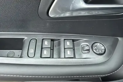 Photo 19 Peugeot 208  Hybrid 110 e-DCS6