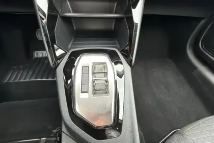 Photo 15 Peugeot 208  Hybrid 110 e-DCS6