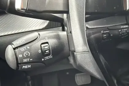 Photo 17 Peugeot 208  Hybrid 110 e-DCS6