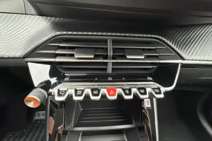 Photo 16 Peugeot 208  Hybrid 110 e-DCS6