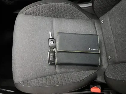 Photo 37 Renault Clio  Blue dCi 100 - 21N