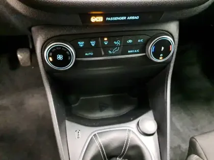 Photo 77 Ford Fiesta Gén. V Ph2 Titanium Business 5