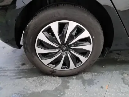 Photo 55 Ford Fiesta Gén. V Ph2 Titanium Business 5