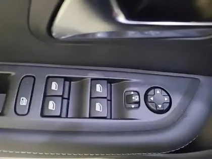 Photo 29 Peugeot 208  PureTech 100 S&S EAT8