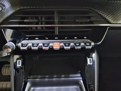 Photo 23 Peugeot 208  PureTech 100 S&S EAT8