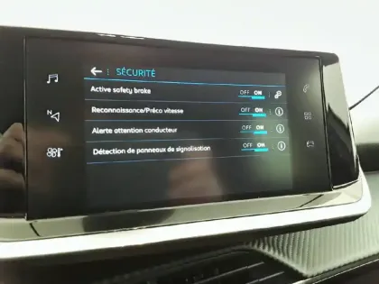 Photo 21 Peugeot 208  PureTech 75 S&S BVM5