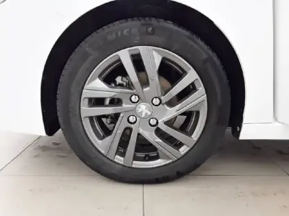 Photo 12 Peugeot 208  PureTech 75 S&S BVM5