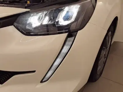 Photo 15 Peugeot 208  PureTech 75 S&S BVM5