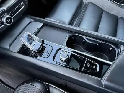 Photo 18 Volvo Xc60  T6 AWD Hybride rechargeable 253 ch+145 ch Geartronic 8