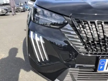 Photo 15 Peugeot 2008  Hybrid 145 e-DCS6