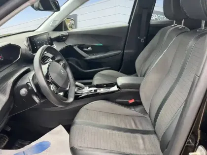 Photo 8 Peugeot 2008  PureTech 130 S&S EAT8