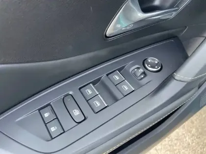 Photo 27 Peugeot 408  PureTech 130 ch S&S EAT8