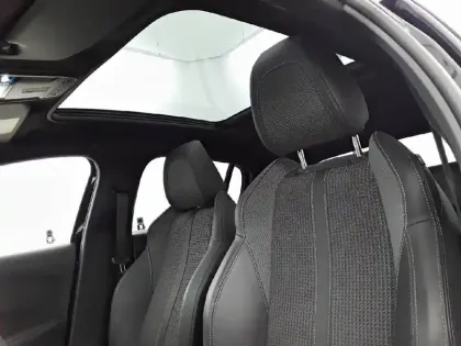 Photo 25 Peugeot 208  Electrique 50 kWh 136ch