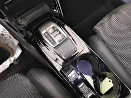 Photo 13 Peugeot 208  Electrique 50 kWh 136ch