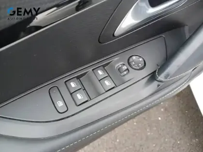 Photo 11 Peugeot 208  Electrique 50 kWh 136ch