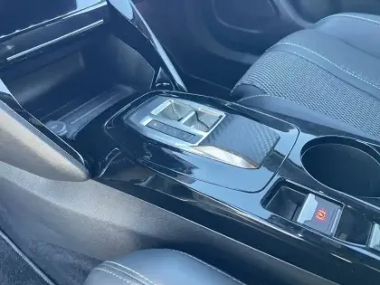 Photo 20 Peugeot 2008  PureTech 130 S&S EAT8