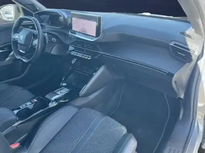 Photo 17 Peugeot 2008  PureTech 130 S&S EAT8