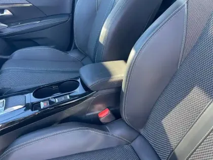 Photo 19 Peugeot 2008  PureTech 130 S&S EAT8