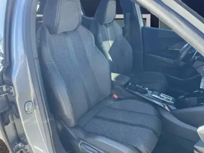 Photo 18 Peugeot 2008  PureTech 130 S&S EAT8