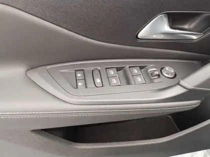 Photo 38 Peugeot 408  PureTech 130 ch S&S EAT8