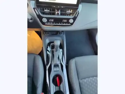 Photo 17 Toyota Corolla Hybride 1.8L 140h Dynamic Business 1