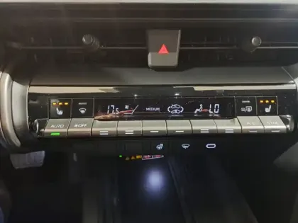 Photo 16 Toyota C-HR 2.0 PHEV 225 Design NG HYBRIDE RECHARGE