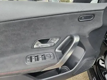 Photo 21 Mercedes Classe A 180 d AMG Line