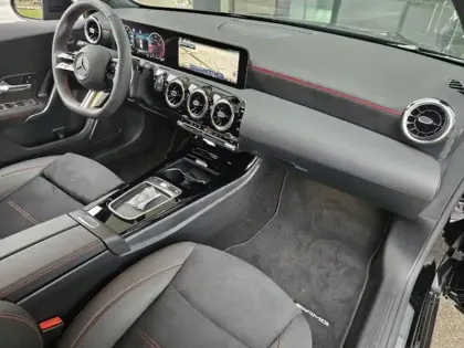 Photo 25 Mercedes Classe A 180 d AMG Line