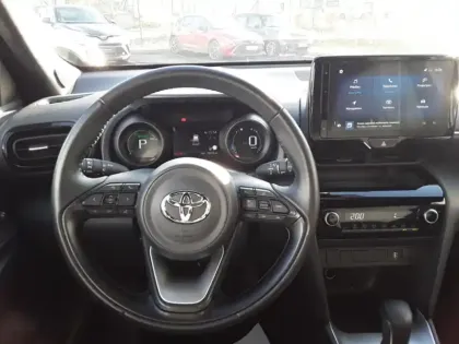 Photo 13 Toyota Yaris Hybride 1.5 HYBRID 116H DESIGN