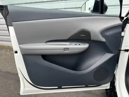 Photo 14 Lynk&co 02  Electric 272ch More