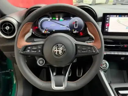 Photo 12 Alfa Romeo Tonale  1.5 Ibrida 160ch Intensa TCT