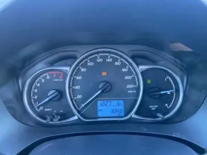 Photo 8 Toyota Yaris  110 VVT-i France 3p