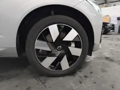 Photo 8 Volvo Xc60  T6 Hybride Rechargeable 253 + 145ch Ultra Style Dark Geartronic 8 AWD