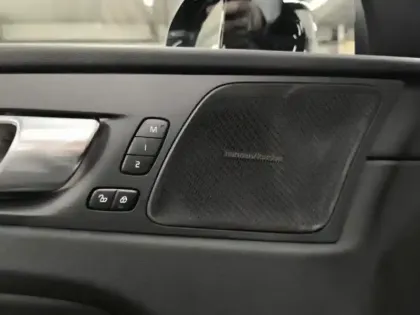 Photo 14 Volvo Xc60  T6 Hybride Rechargeable 253 + 145ch Ultra Style Dark Geartronic 8 AWD