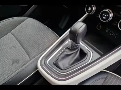 Photo 10 Renault Clio  1.6 E-Tech hybride 145ch Techno